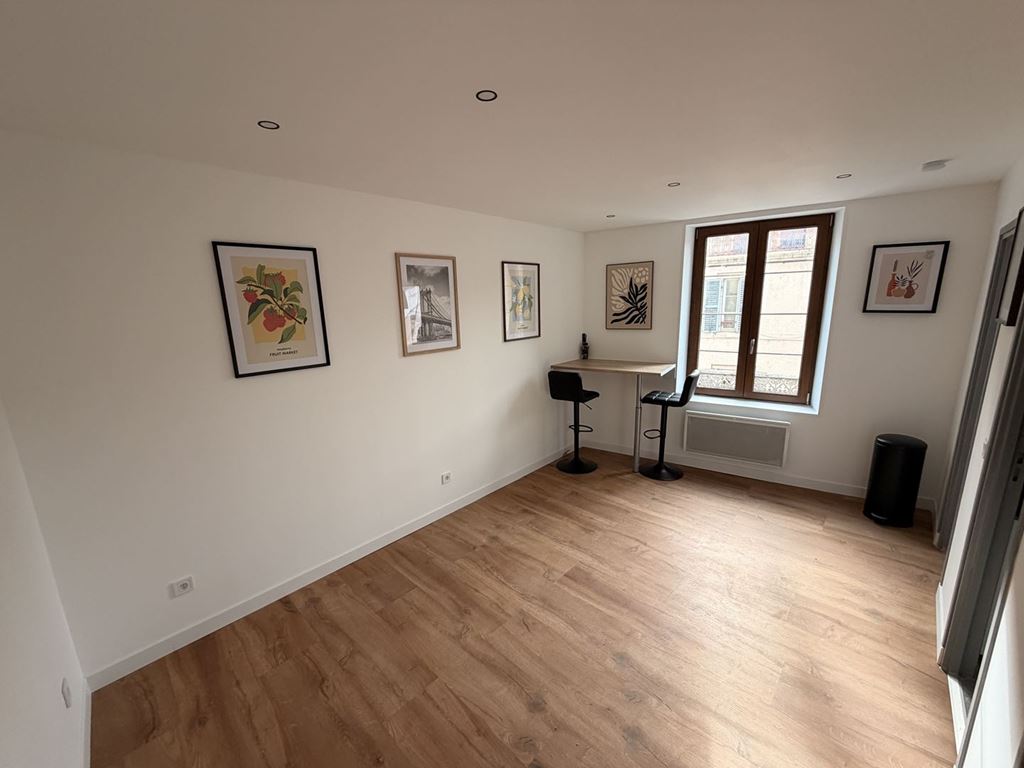 Appartement Studio VESOUL 350€ ROUGE IMMOBILIER